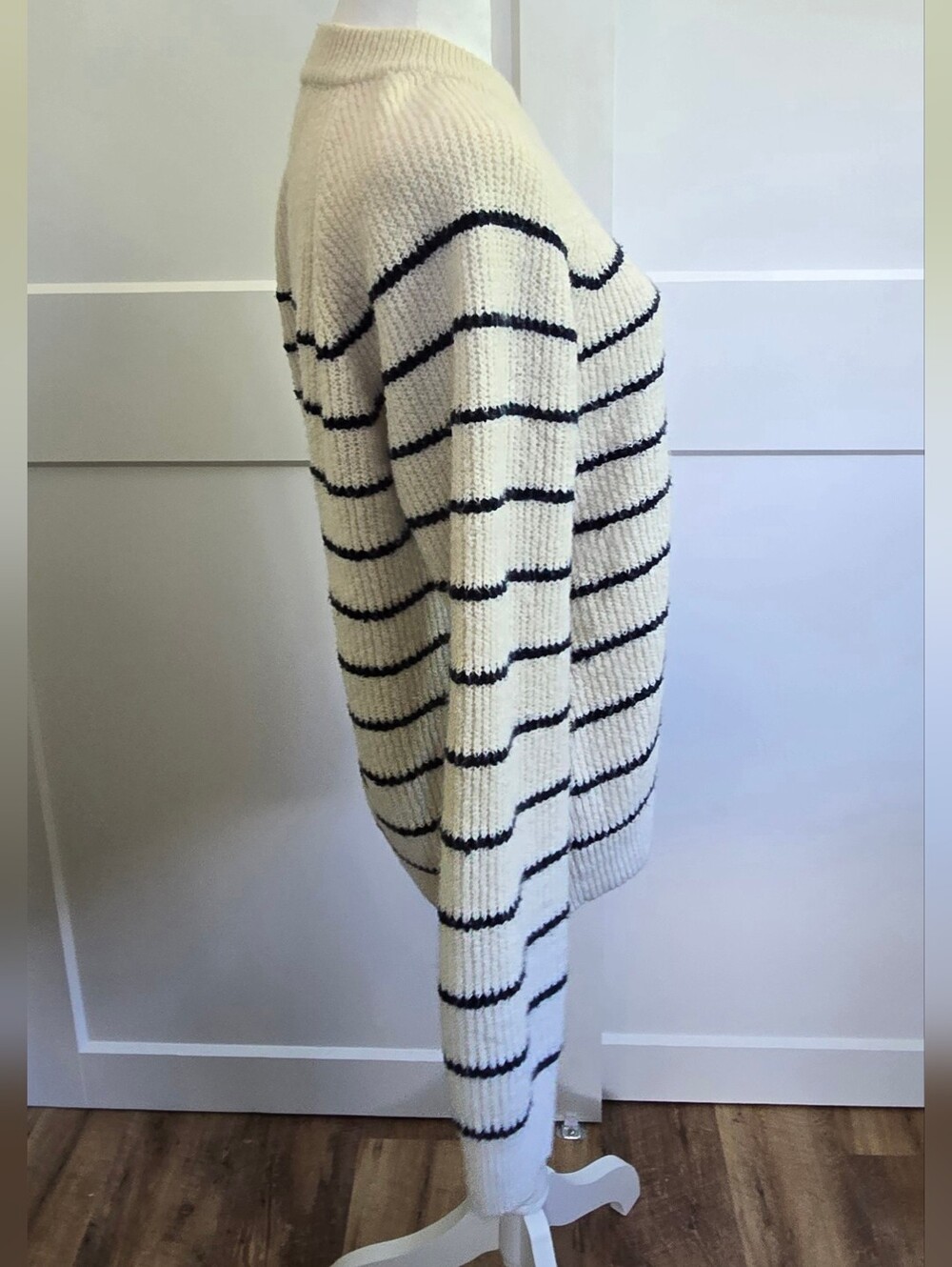 Lauren Conrad Blue And Cream Womens Large Sweater - Picture 2 of 11